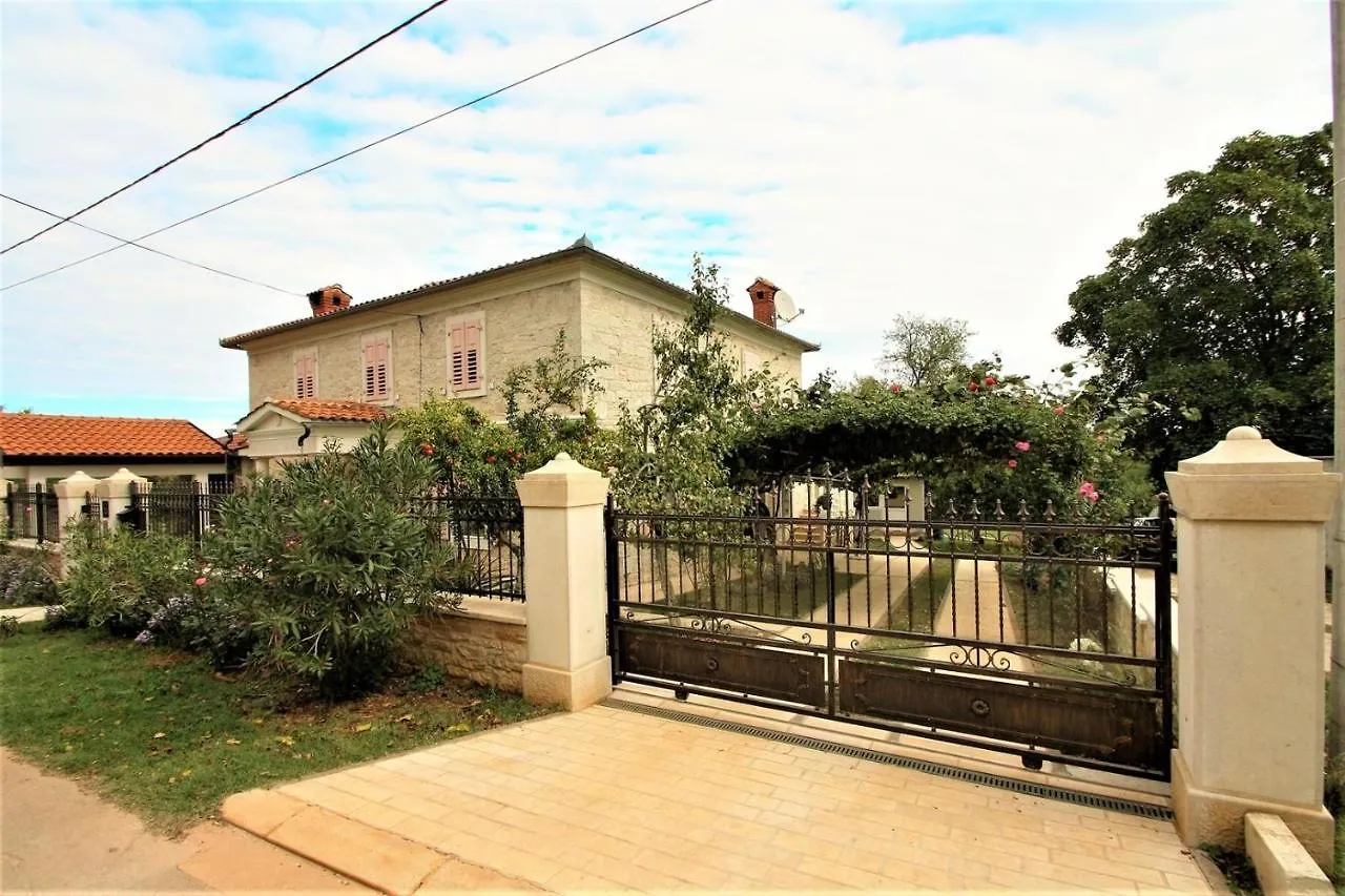 Apartment Marija Kaštelir 0*,